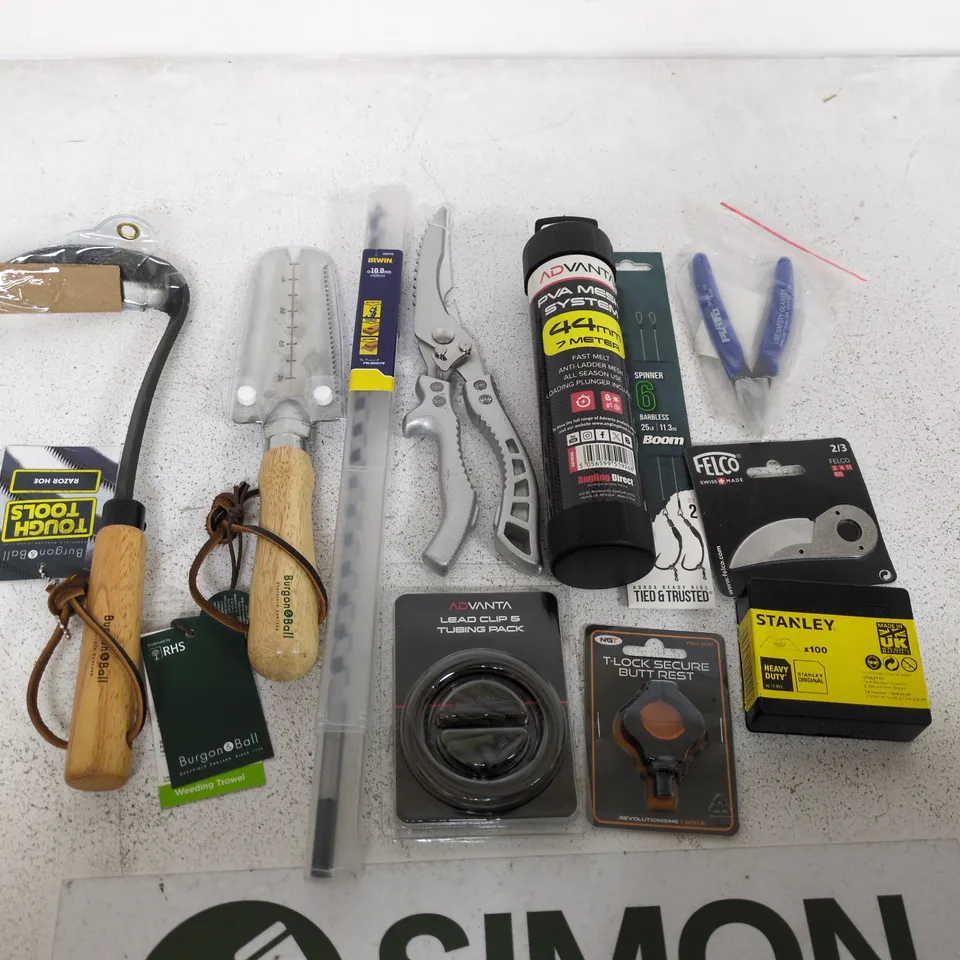 LOT OF APPROXIMATELY 20 ASSORTED HOUSEHOLD ITEMS TO INCLUDE T-LOCK BUTT RESTS, RAZOR HOE AND STANLEY BLADES
