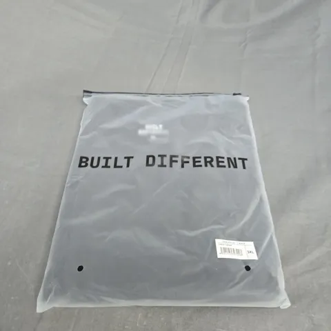 BAGGED BUILT DIFFERENT CREW T-SHIRT SIZE 3XL