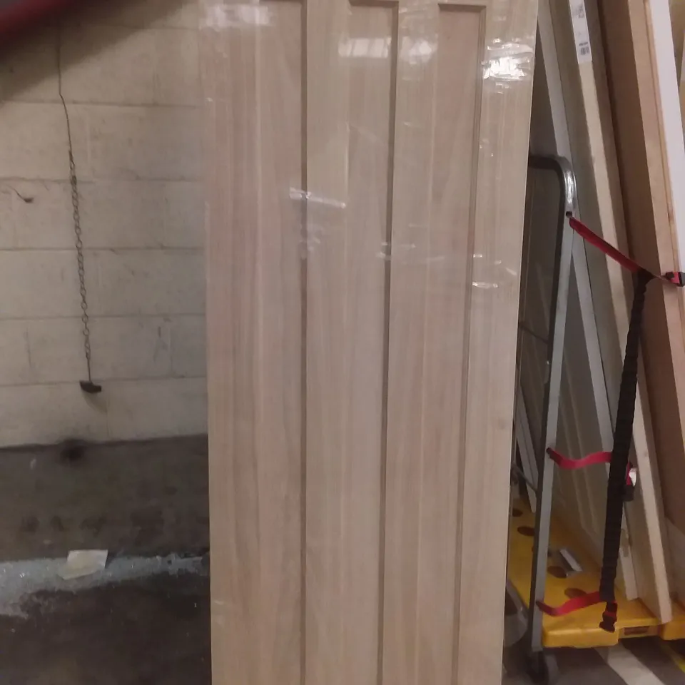 VERTICAL 3 PANEL OAK VENEER INTERNAL DOOR 1981×686MM