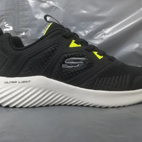 BOXED PAIR OF SKECHERS TRAINERS IN BLACK SIZE 8