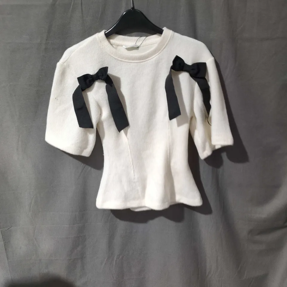 ZARA WHITE KNIT JUMPER WITH BLACK RIBBON BOWS – UK SIZE S (US S)