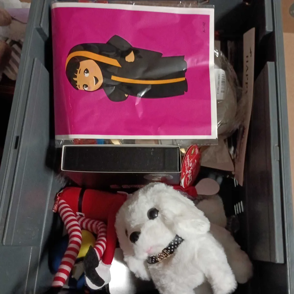 LARGE QUANTITY OF ASSORTED TOYS AND GAMES TO INCLUDE - FELT TIP PENS, BATH RUBBER DUCK & TEDDYS ETC 