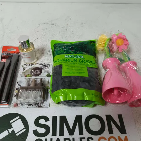 APPROXIMATELY 15 ASSORTED HOUSEHOLD PRODUCTS TO INCLUDE DISH BRUSHES , AQUARIUM GRAVEL AND CHISEL SET