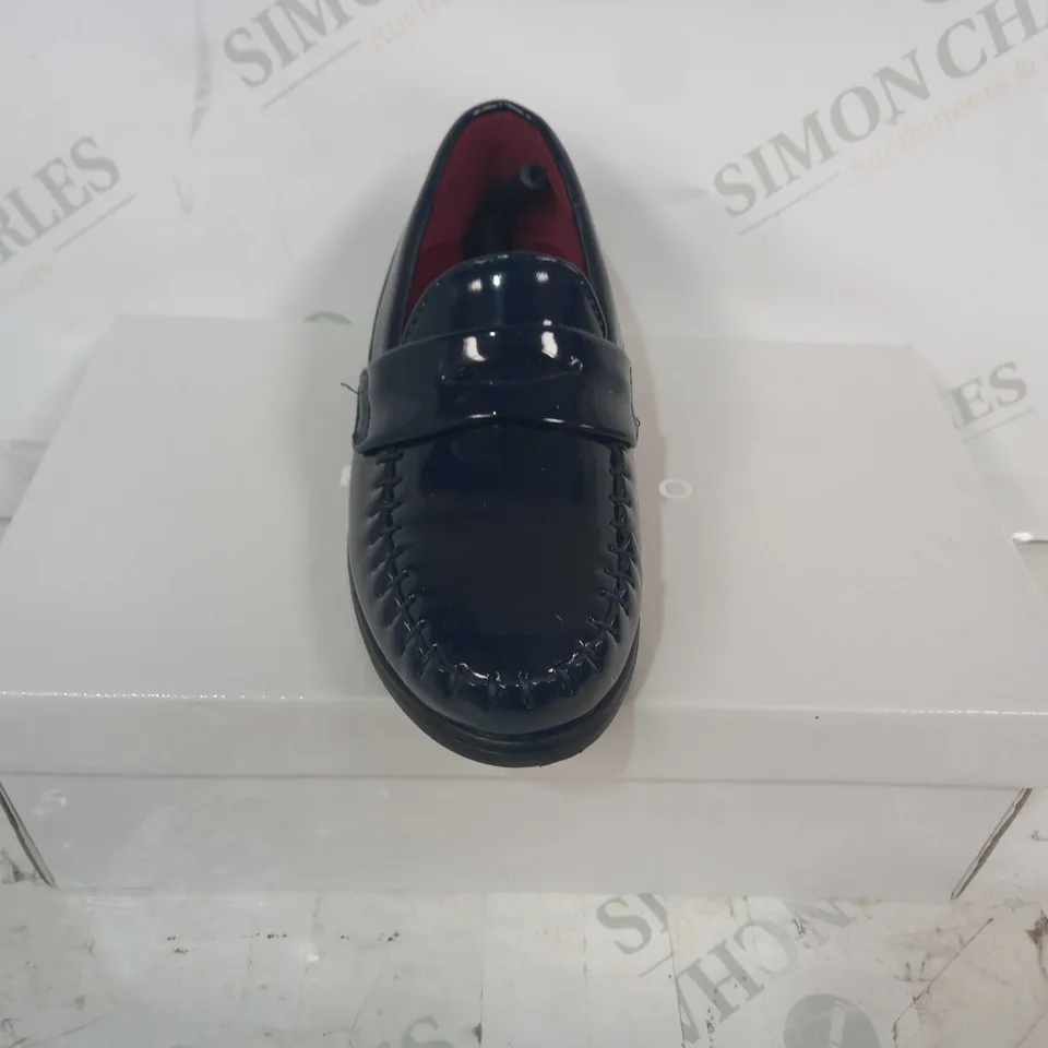 BOXED PAIR OF ROMANO NEXT GENERATION SLIP-ON SHOES IN NAVY EU SIZE 26