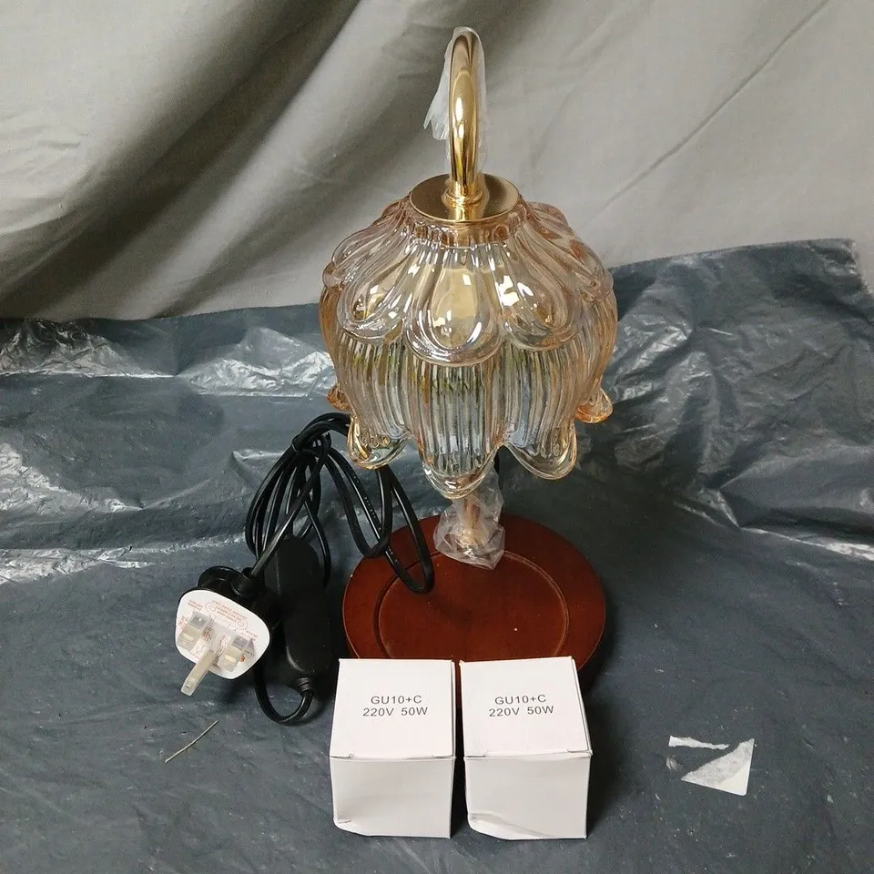 DESK LAMP WITH AMBER RIBBED GLASS SHADE AND WOODEN BASE – INCLUDES 2 GU10 BULBS BOXED