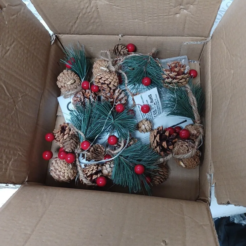 PINECONE AND RED BERRY LIT GARLAND RRP £13.99