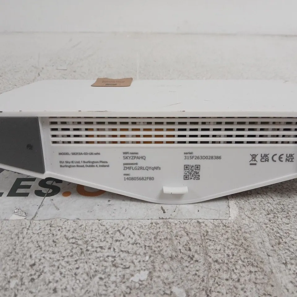 SKY WHITE WI-FI ROUTER