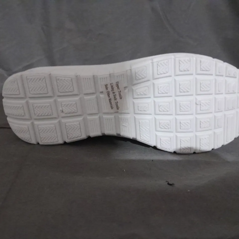 APPROXIMATELY 10 PAIRS OF BEYOU SPORTY SLOP ON SHOES SIZE 7 