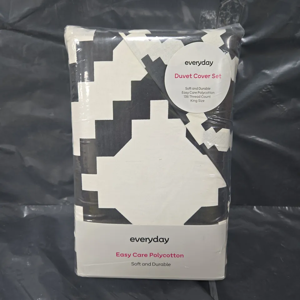 EVERYDAY EASY CARE DUVET COVER SET 