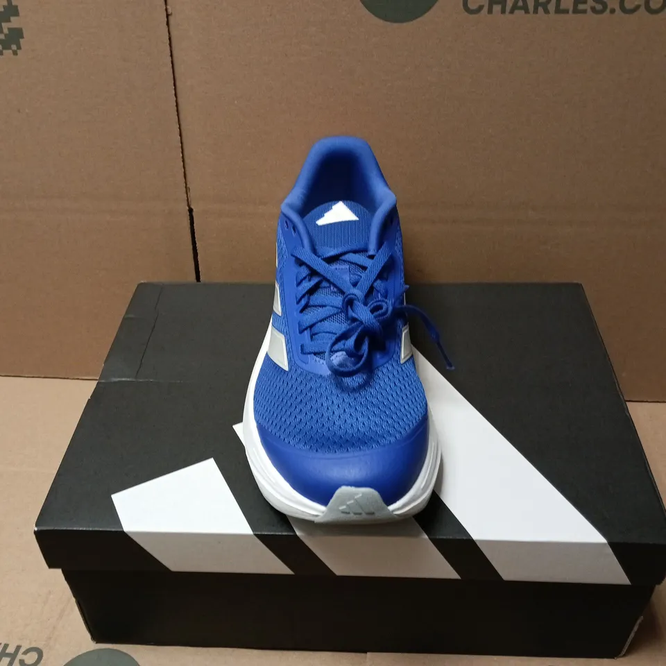 BOXED PAIR OF ADIDAS DURAMO SL2 JUNIOR TRAINERS IN BLUE - UK 5.5