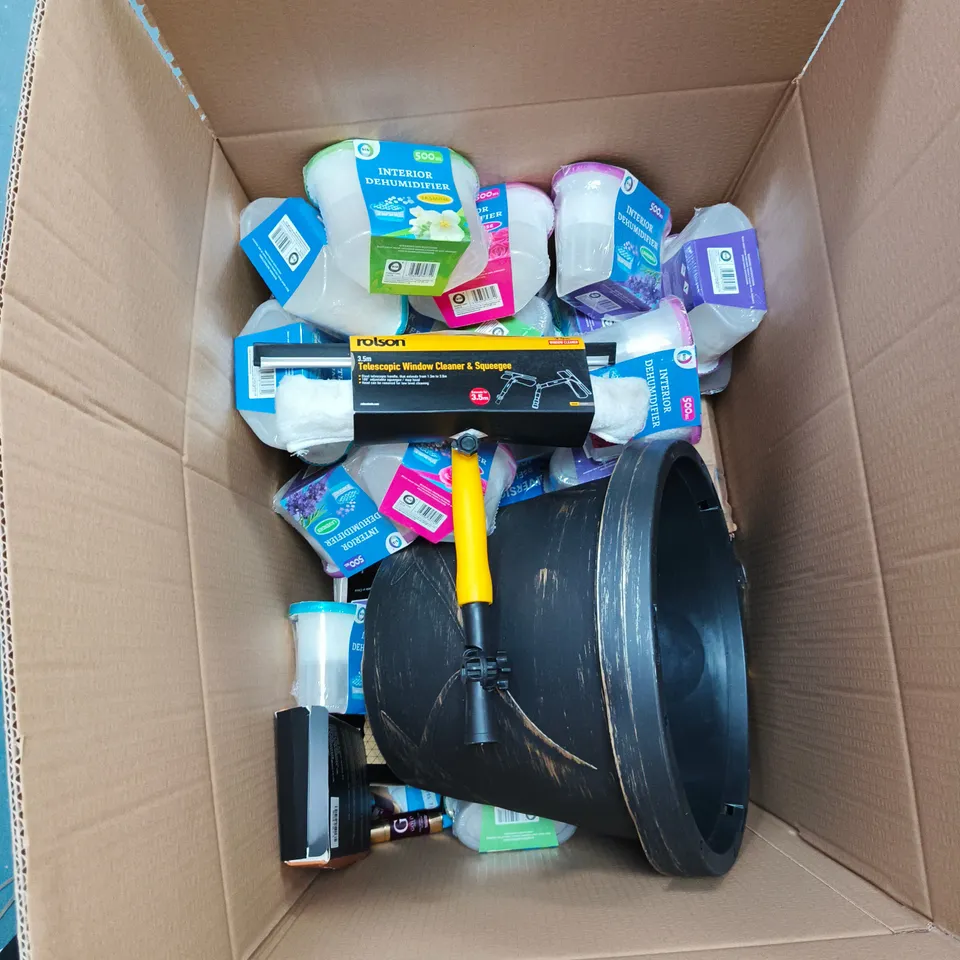 BOX OF APPROXIMATELY 20 ASSORTED ITEMS INCLUDING KNEE SUPPORT, INTERIOR DEHUMIDIFIERS, TELESCOPIC WINDOW CLEANER ETC