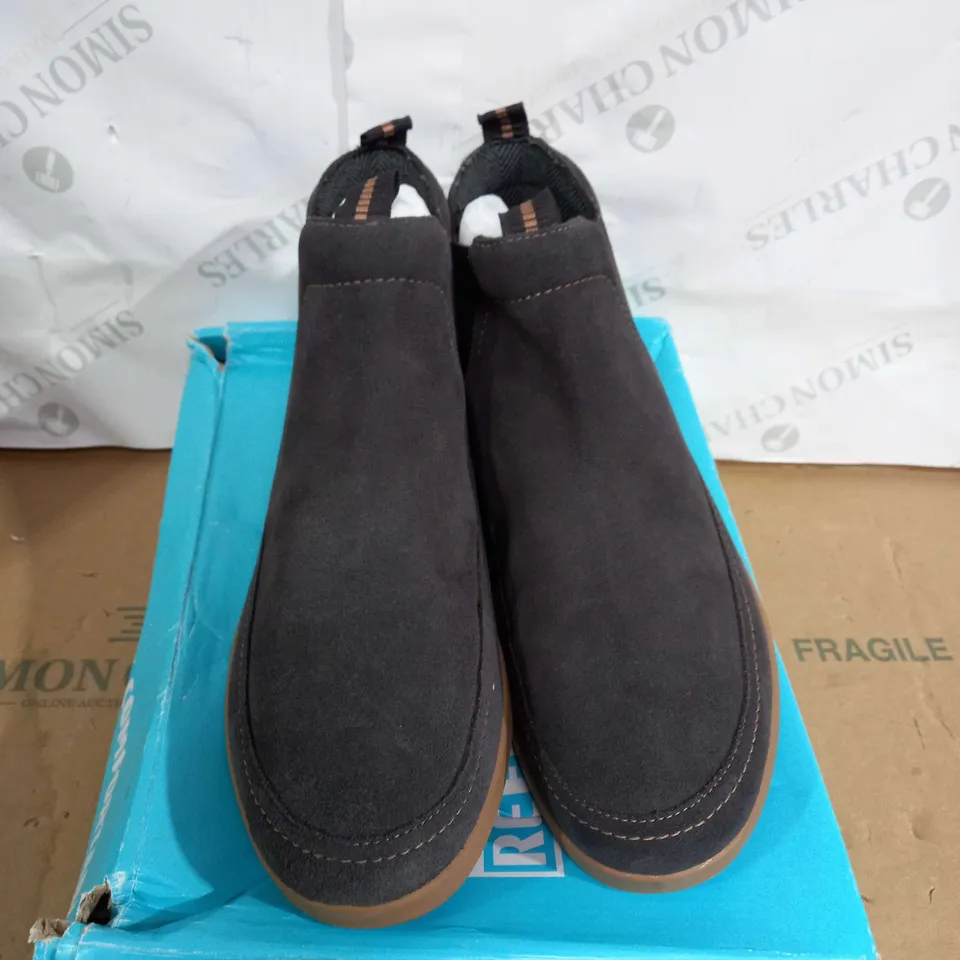 BOXED PAIR OF REEF CUSHION SWAMI BLACK ROCK SHOES SIZE 11