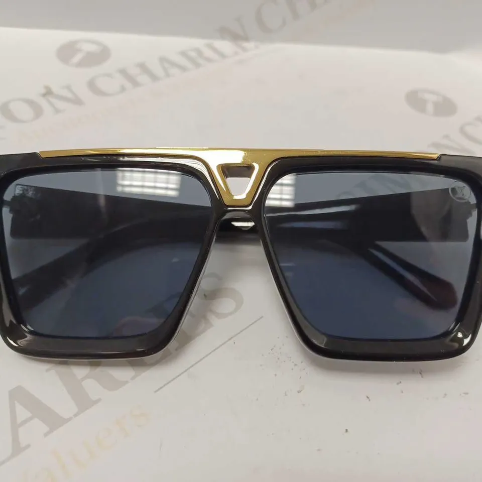 LV BLACK/GOLD SUNGLASSES 