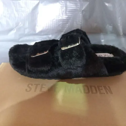 BOXED STEVE MADDEN AROUND BLACK FLATS SIZE 37