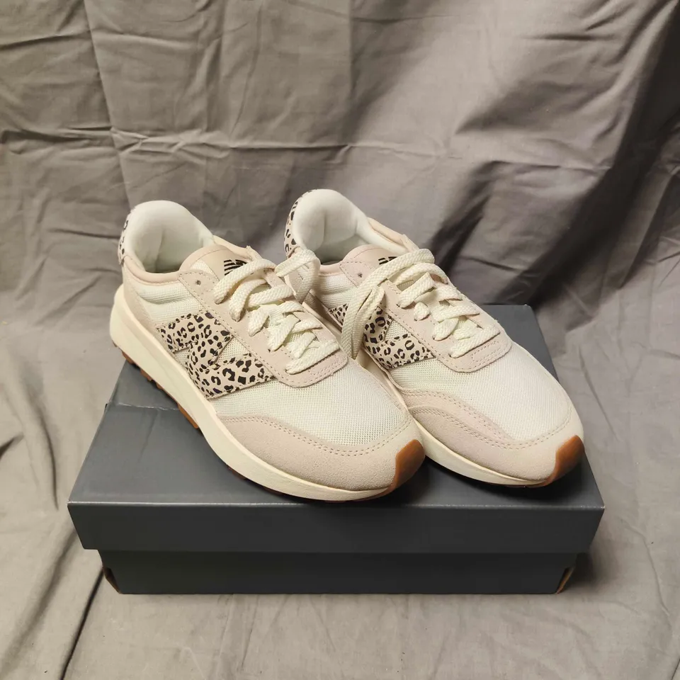 NEW BALANCE 370 TRAINERS IN CREAM - 5