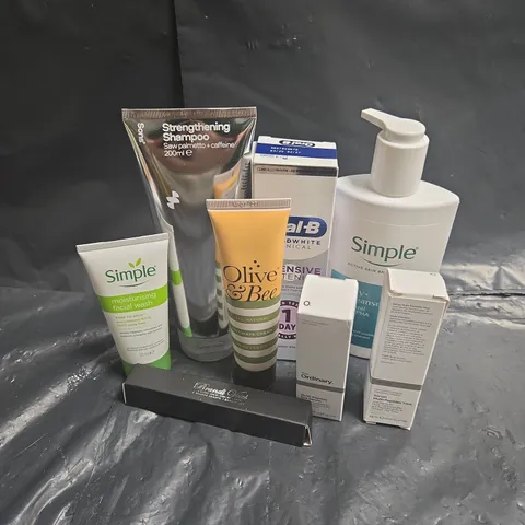 APPROXIMATEY 20 ASSORTED HEALTH AND BEAUTY PRODUCTS TO INCLUDE - SIMPLE MOISTURISING FACIAL WASH - OLIVE & BEE INTIMATE CREAM - THE ORDINARY MULTI-PEPTIDE EYE SERUM - ETC