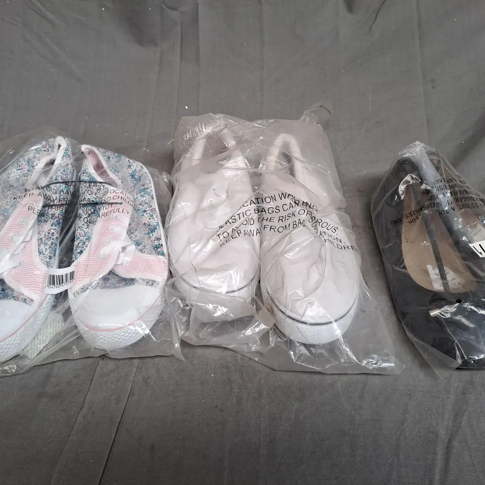 BOX OF APPROXIMATLY 5 SHOE IN VARIOUS SIZE AND DESIGNS 