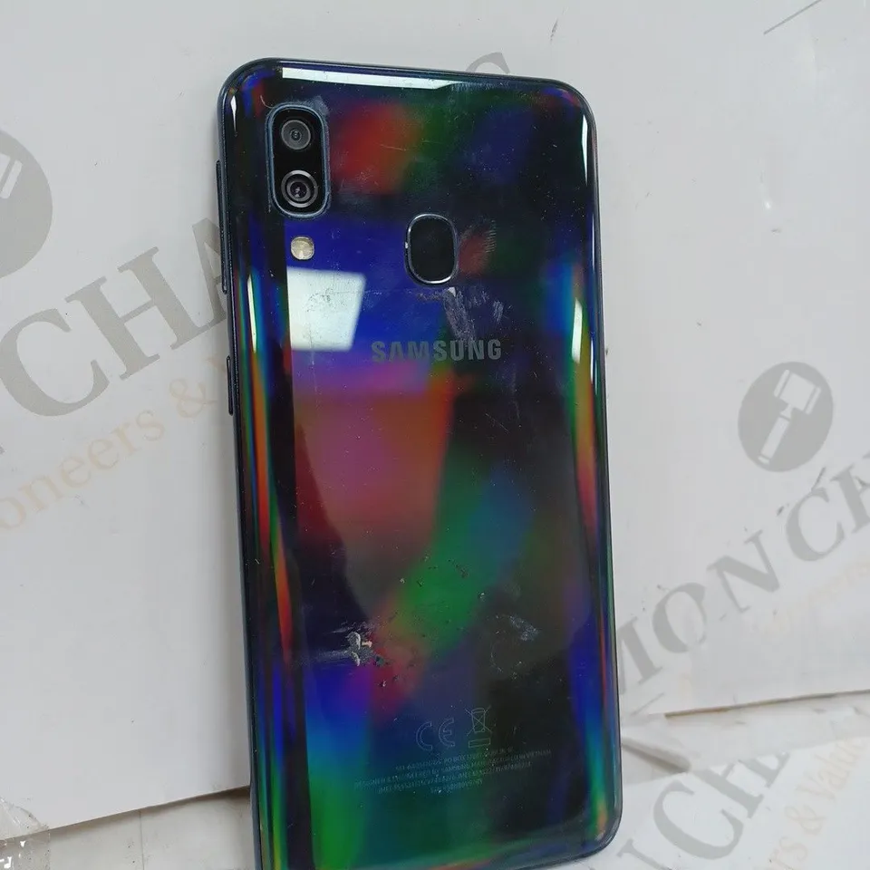 SAMSUNG - SMA405FN OIL SLICK BACK PHONE 