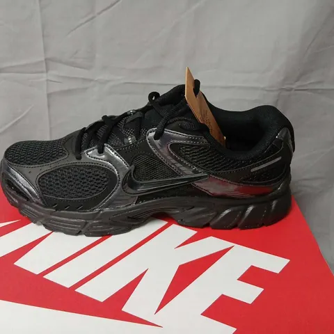 NIKE V5 RNR BLACK/ANTHRACITE SNEAKERS – MENS US 10.5 (UK 9.5 / EUR 44.5)