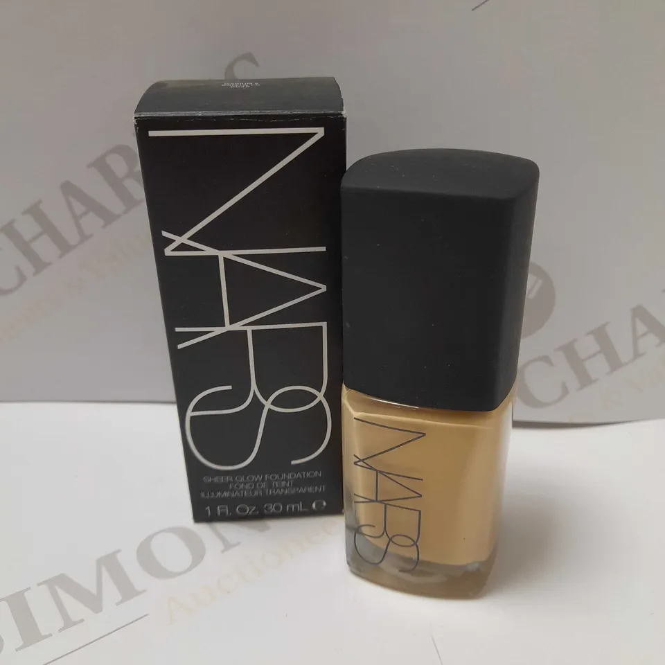 NARS SHEER GLOW FOUNDATION 30ML - MEDIUM 2 SANTA FE 