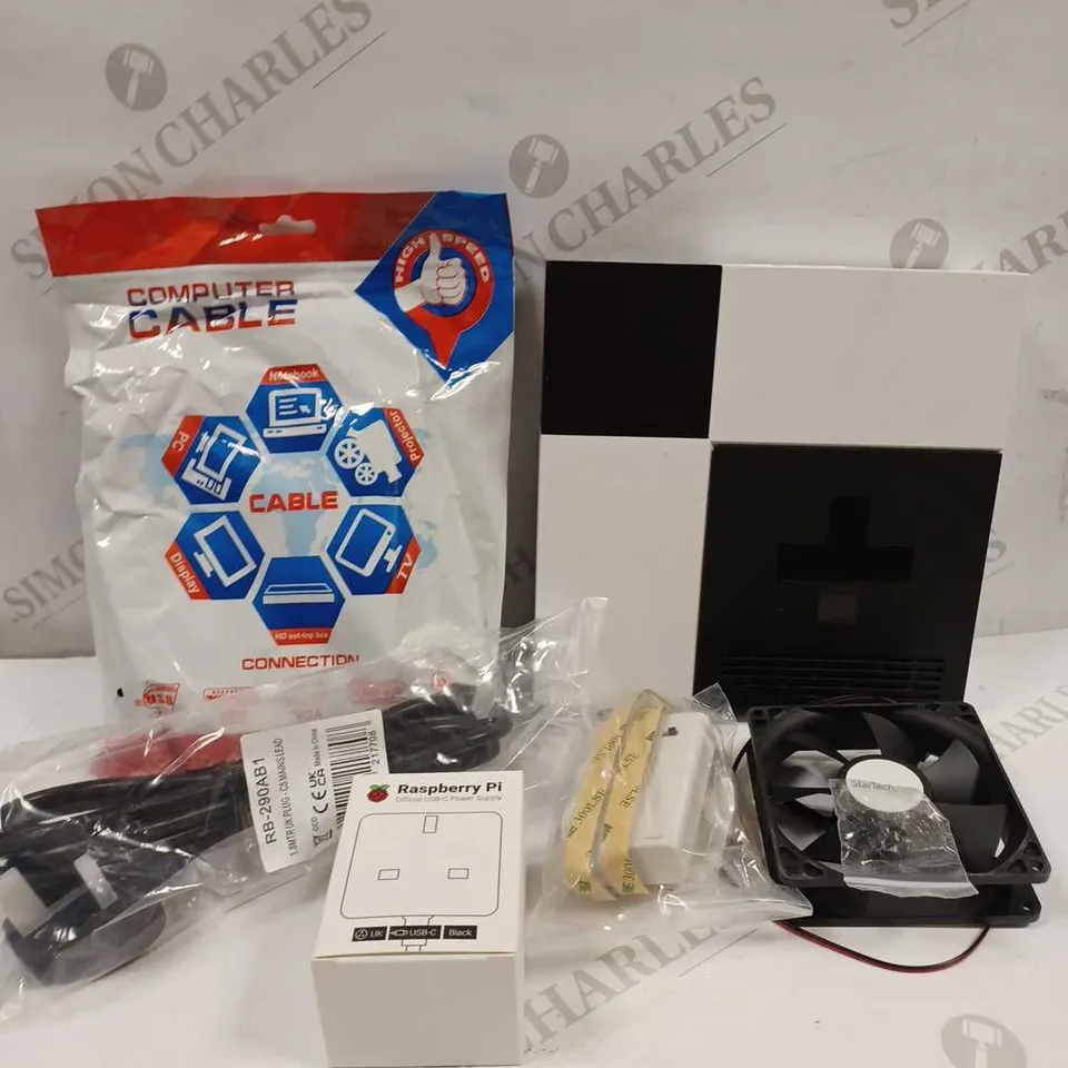 LOT TO CONTAIN APPROX 15 X ASSORTED TECH ACCESSORIES & PRODUCTS, INCLUDES CHARGING CABLES, FAN ETC 