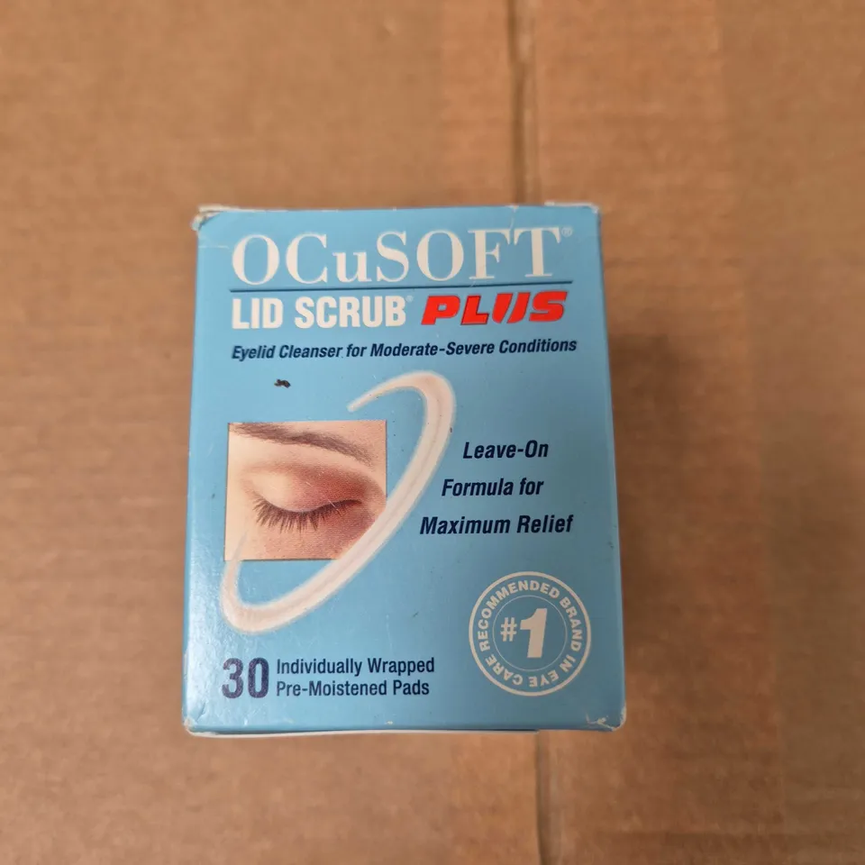 APPROXIMATELY 14 ASSORTED ITEMS INCLUDING DOG FLEA COLLAR AND OCUSOFT EYELID SCRUB
