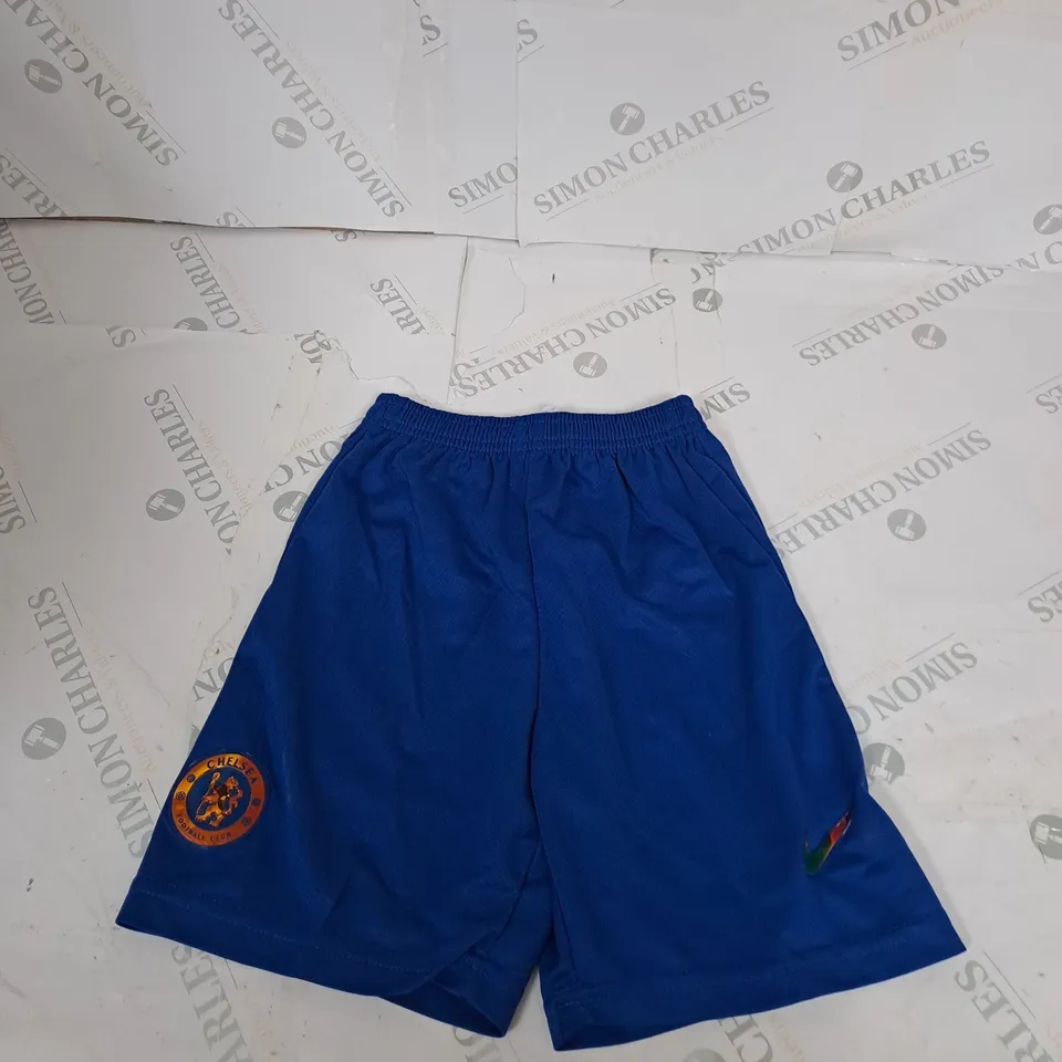 CHELSEA FC HOME SHIRT AND SHORTS SIZE 22