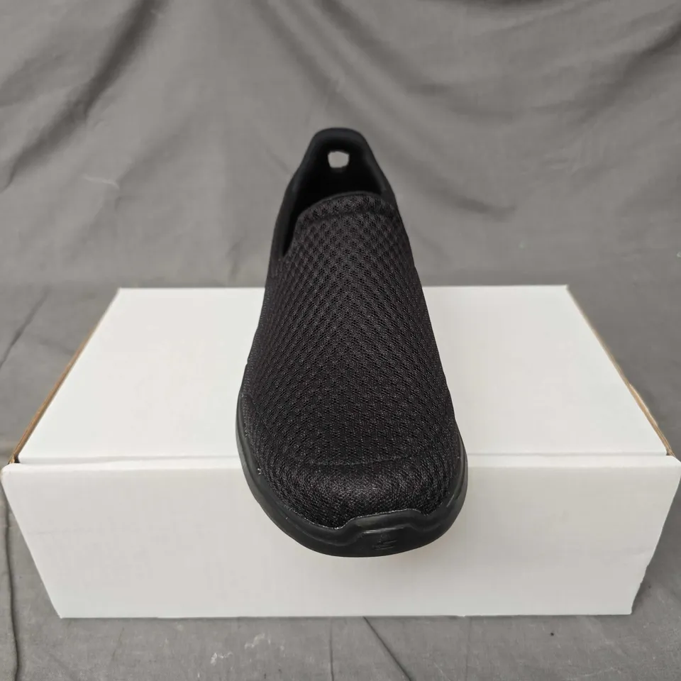 PAIR OF SKECHERS HYPER PILLARS SLIP ON TRAINERS IN BLACK - 9
