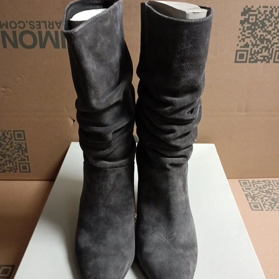 BOXED PAIR OF CARVELA KURT GEIGER SUEDE ANKLE BOOTS - SIZE 37