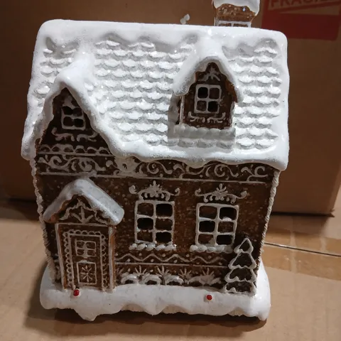 EIGHT GISELA GRAHAM LONDON DECORATIVE SNOWY GINGERBREAD HOUSE – BATTERY-OPERATED ORNAMENT