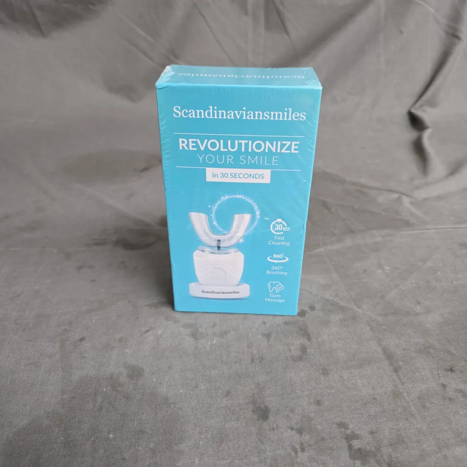 SEALED SCANDINAVIAN SMILES AUTOMATIC TEETH WHITENING BRUSH
