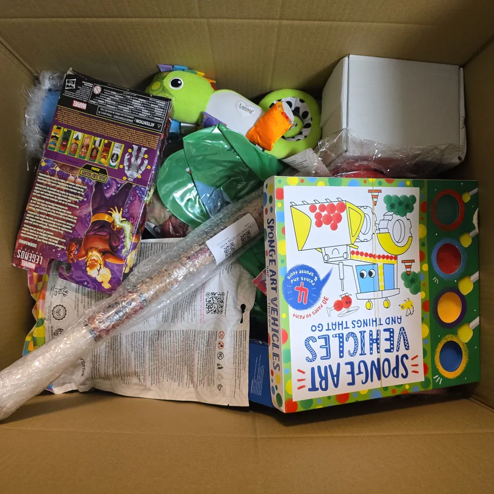 APPROXIMATELY 20 ASSORTED TOYS, GAMES, GIFTS AND NOVELTIES TO INCLUDE STITCH WATER BOTTLE, HORI ONYX WIRELESS CONTROLLER, SPONGE ART VEHICLES, ETC - COLLECTION ONLY