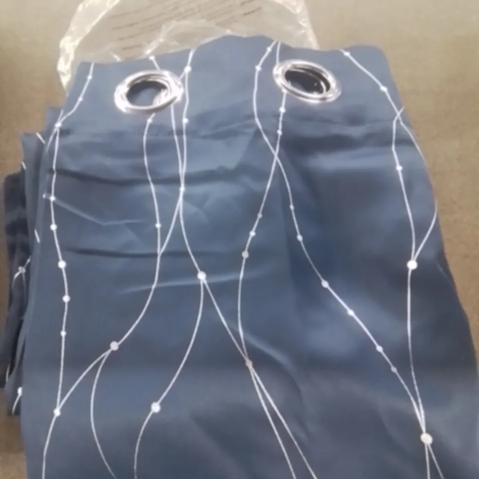 LOT CONTAINING VARIOUS CURTAINS (SIZES AND COLOURS VARY)