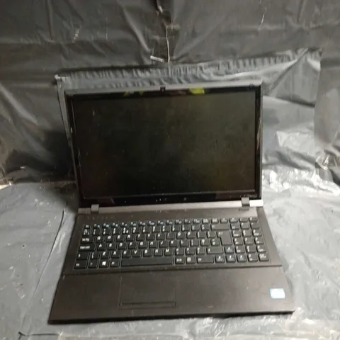 RM NOTEBOOK 320 LAPTOP