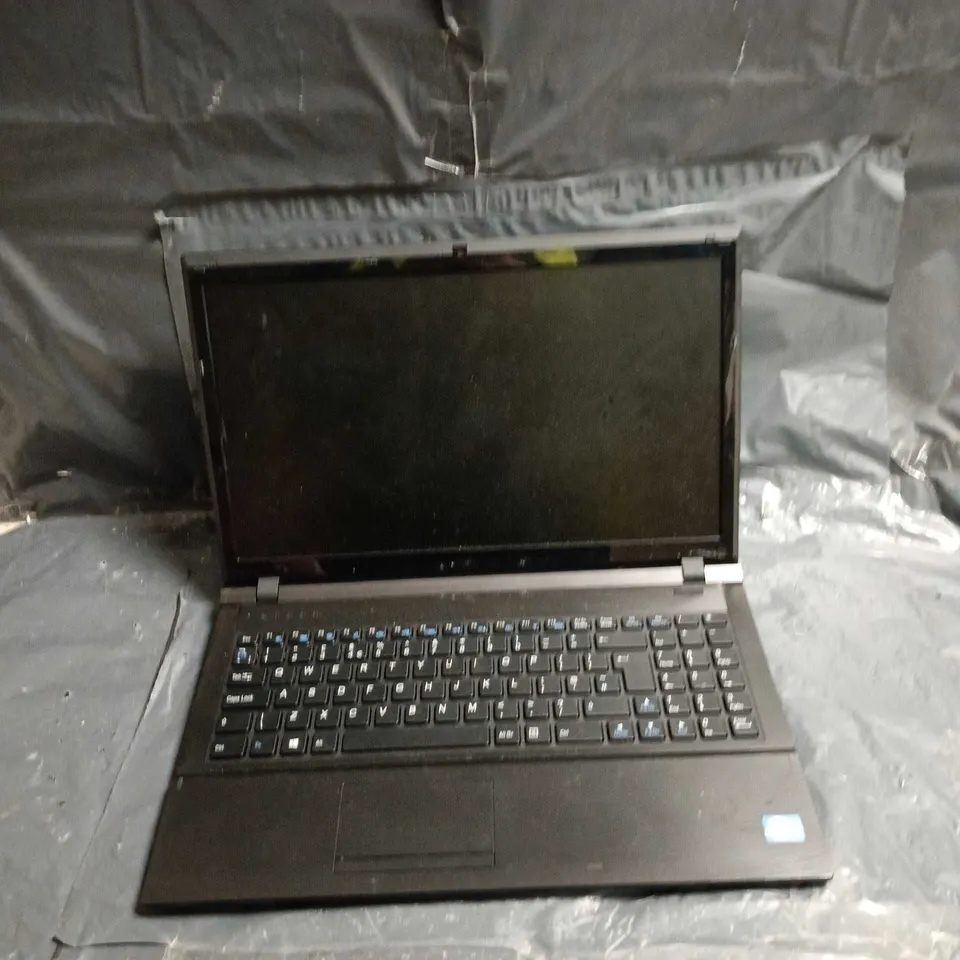 RM NOTEBOOK 320 LAPTOP