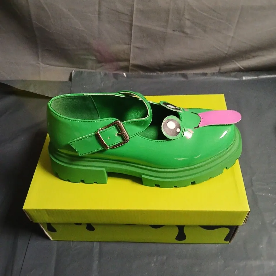 KOI KIDZ CHILDREN'S GREEN FROG FACE BUCKLE STRAP SIZE 11