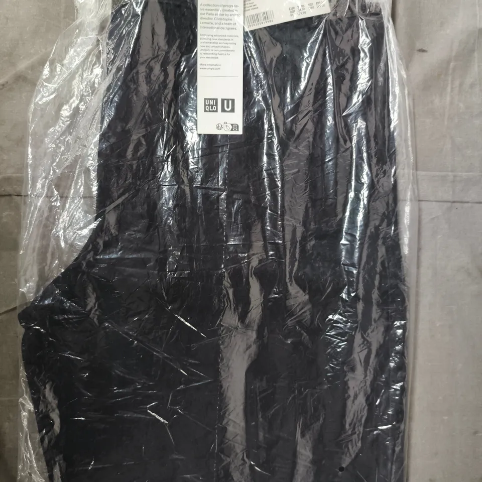 UNIQLO WIDE FIT CHINO PANTS IN BLACK SIZE 31