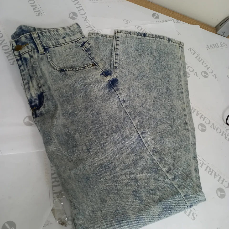 WHITE/LIGHT BLUE DENIM JEANS SIZE S