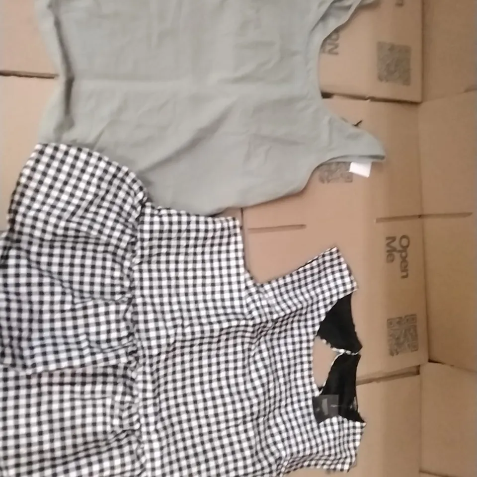 PALLET OF BRAND NEW WOMENS QUALITY DESIGNER CLOTHES APPROXIMATELY 125 TO INCLUDE;VEST TOPS, TOPS, DRESSES, JACKETS ETC