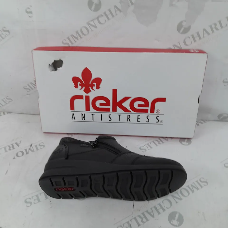 BOXED PAIR OF RIEKER LEATHER DOUBLE ZIP WATER RESISTANT BOOTS IN BLACK SIZE 4 