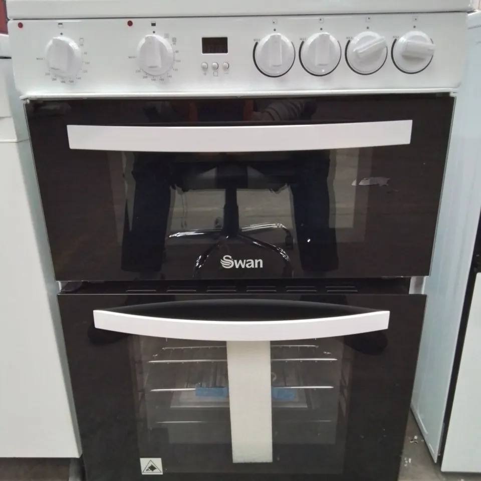 BOXED SWAN SX16720W 60CM WIDE TWIN CAVITY ELECTRIC COOKER WITH CERAMIC HOB - WHITE