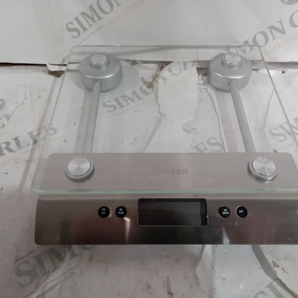 BOXED SALTER AQUATRONIC SCALE