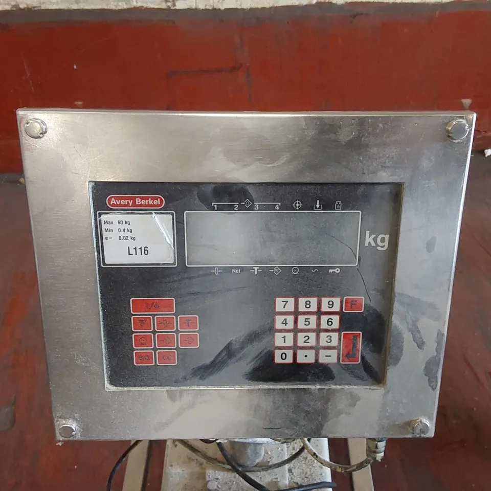 AVERY BERKEL L116 PORTABLE SCALE