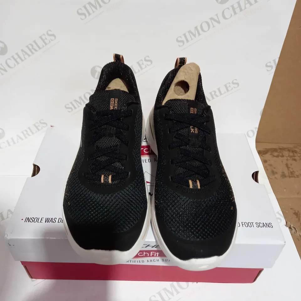 SKETCHERS GO WALK ARC SHOES - SIZE 4