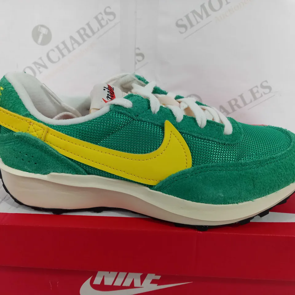 BOXED OF NIKE WAFFLE DEBUT VINTAGE WOMEN'S SHOES - STADIUM GREEN - UK 3