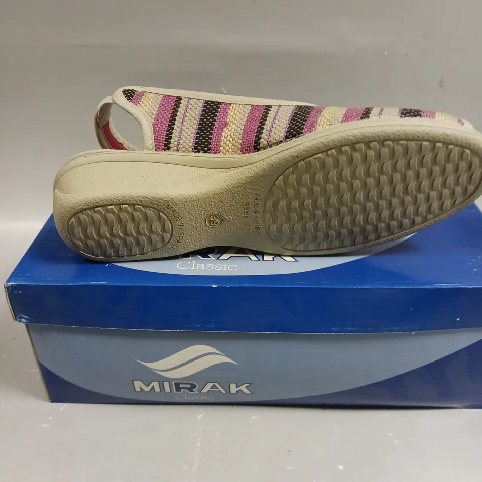 BOXED PAIR OF MIRAK CLASSIC OPEN TOE SLIP ON SANDLES IN RED - SIZE 6