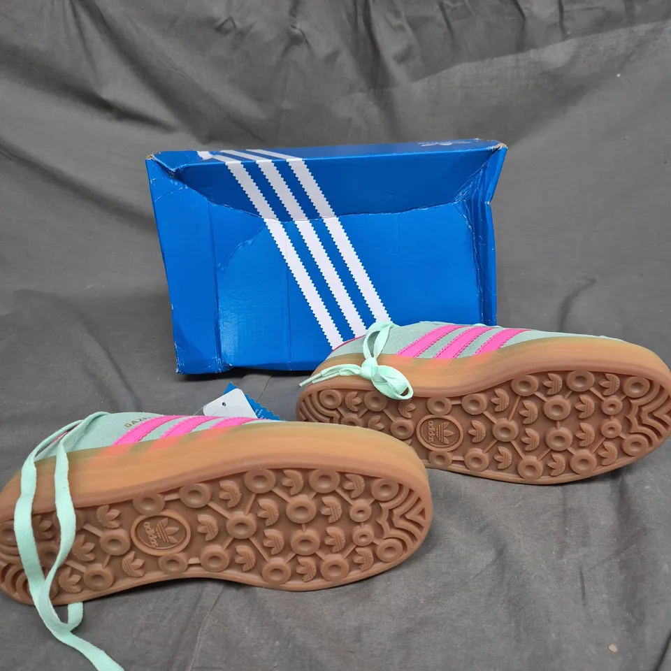 BOXED PAIR OF ADIDAS GAZELLE BOLD BLOCK UK 5 