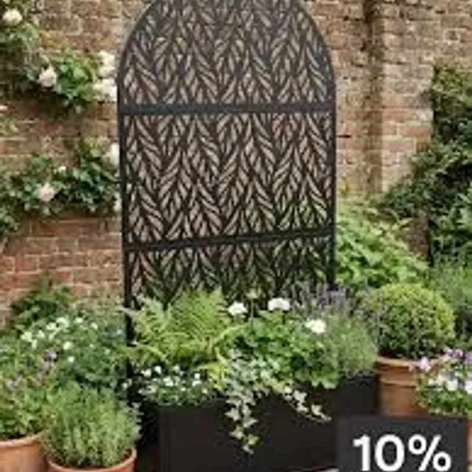 BOXED 186X90CM METAL PLANTER WITH CURVED SCREEN - BLACK (1 BOX)
