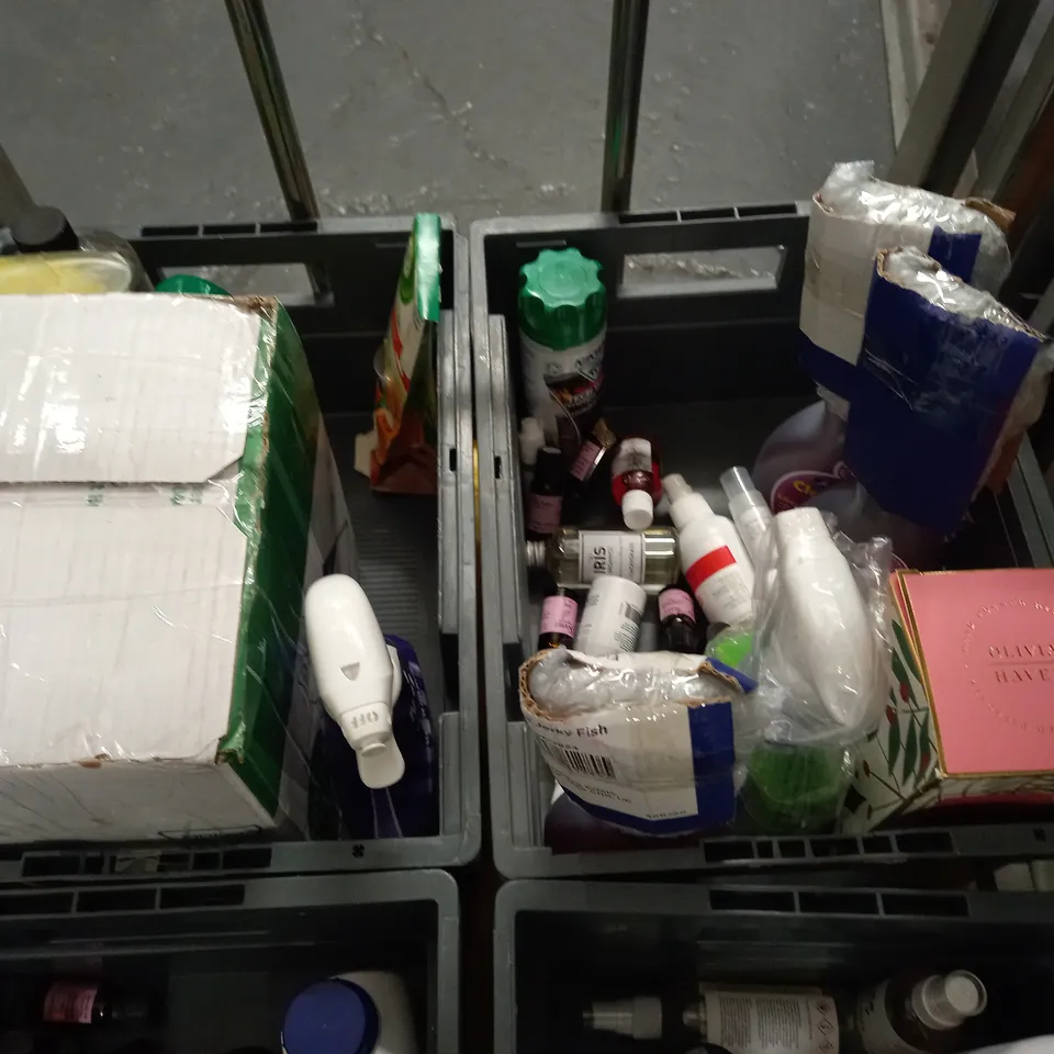 LARGE QUANTITY OF ASSORTED HOUSEHOLD LIQUID ITEMS TO INCLUDE 83 WASH LENOR, 5L PURE DISTILLED WATER AND DETTOL 750ML - COLLECTION ONLY