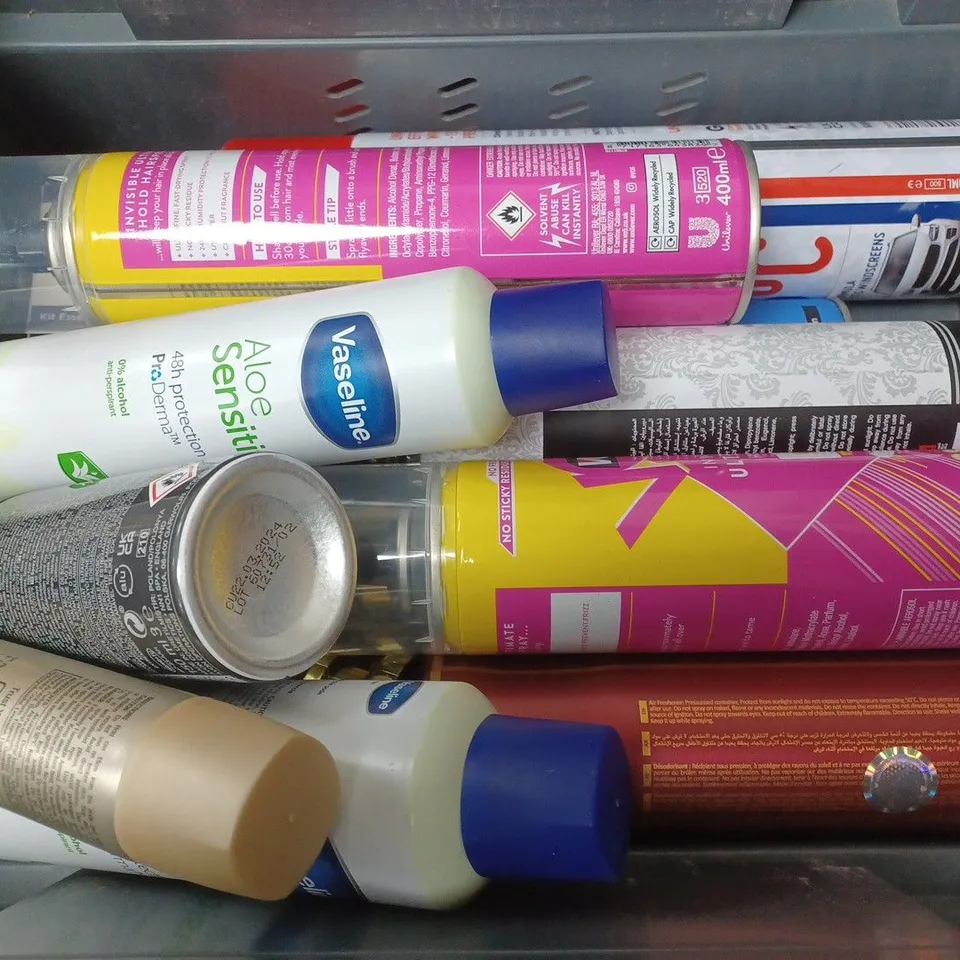 APPROXIMATELY 16 ASSORTED AEROSOLS TO INCLUDE EVER BUILD MITRE FAST, PLUSGAS FASTRELEASE, SOUDAL SILICONE SPRAY, ETC - COLLECTION ONLY